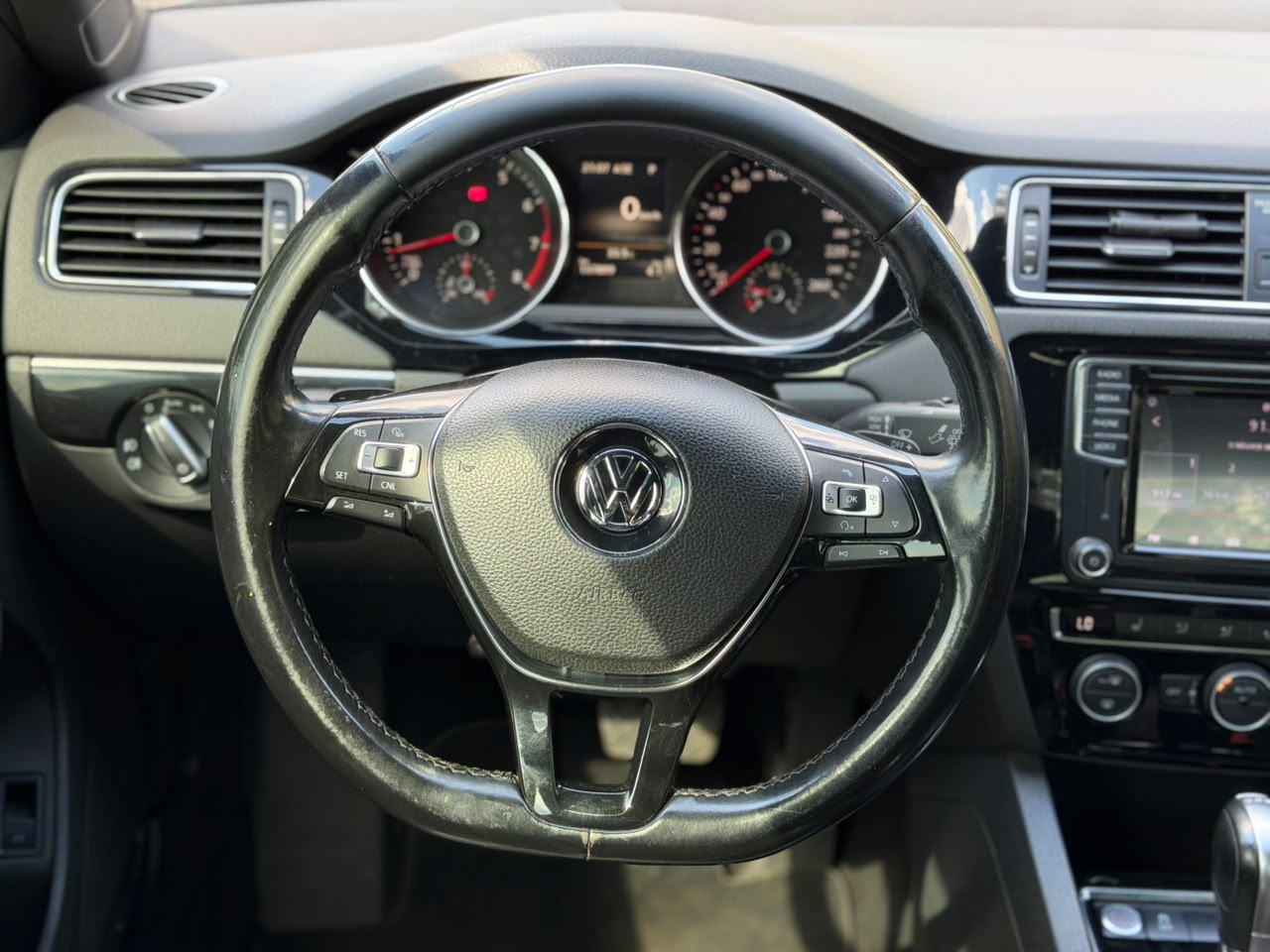 VOLKSWAGEN JETTA