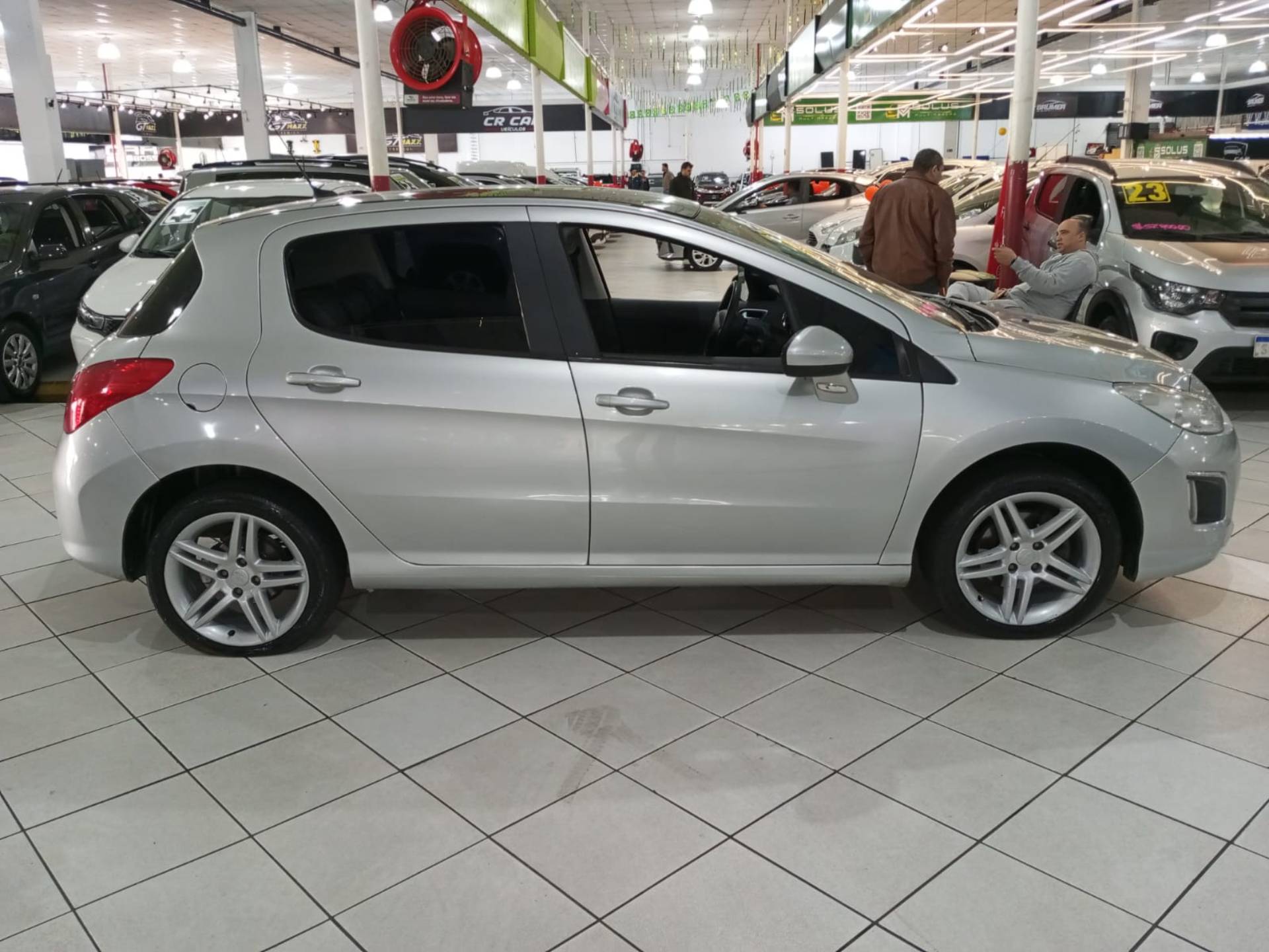 PEUGEOT 308