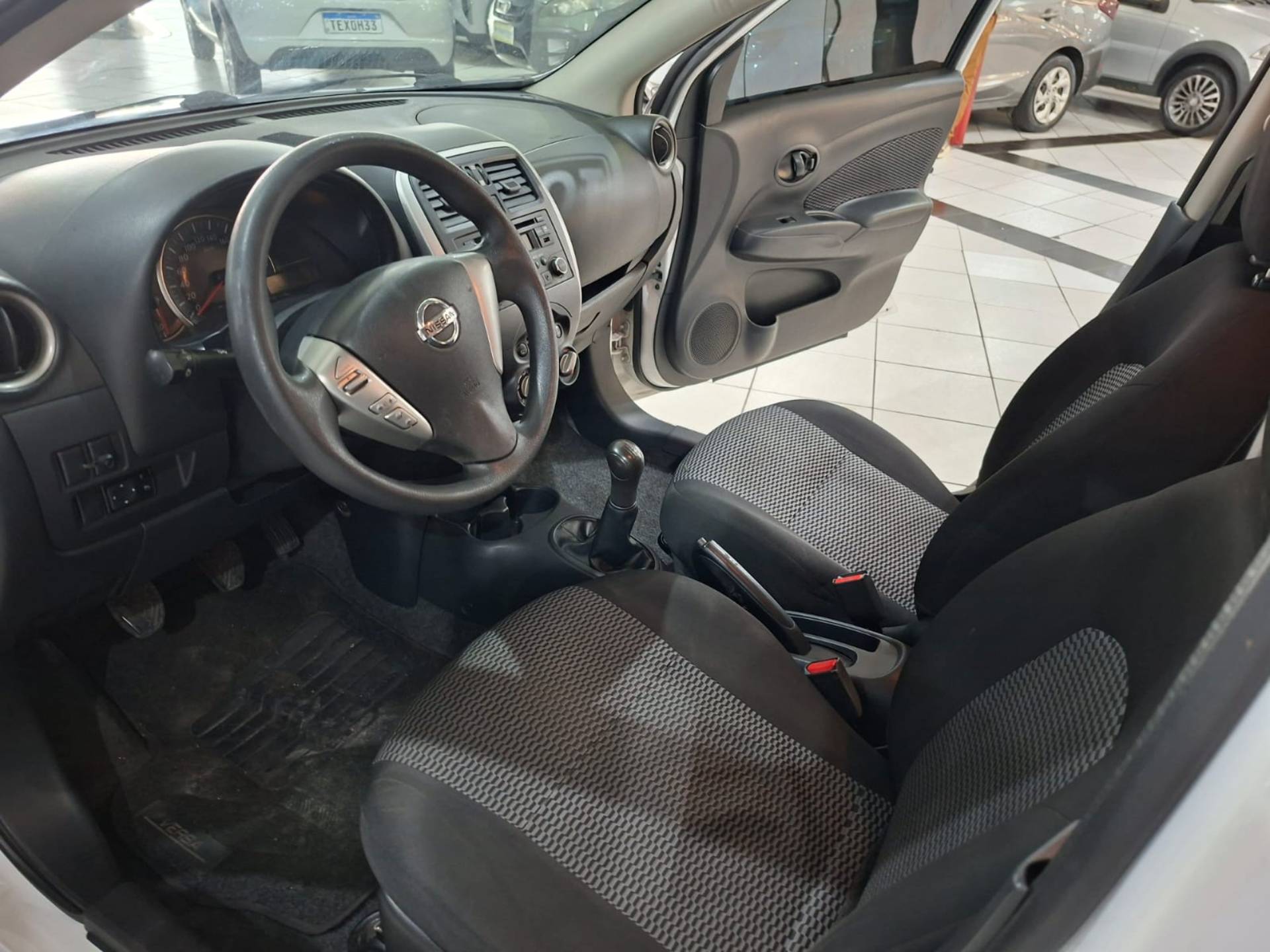 NISSAN VERSA