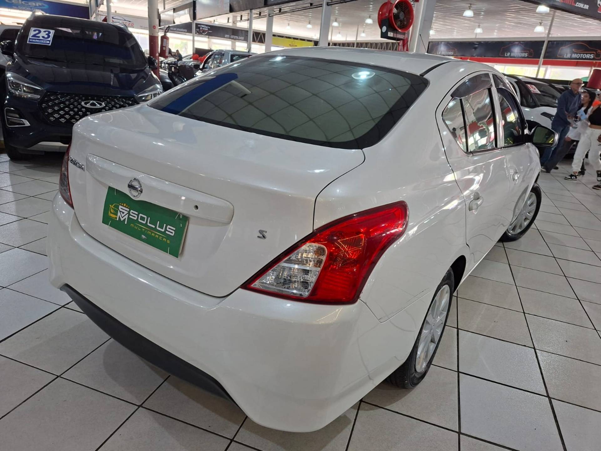 NISSAN VERSA