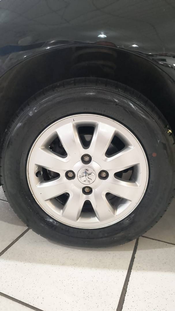 PEUGEOT 207
