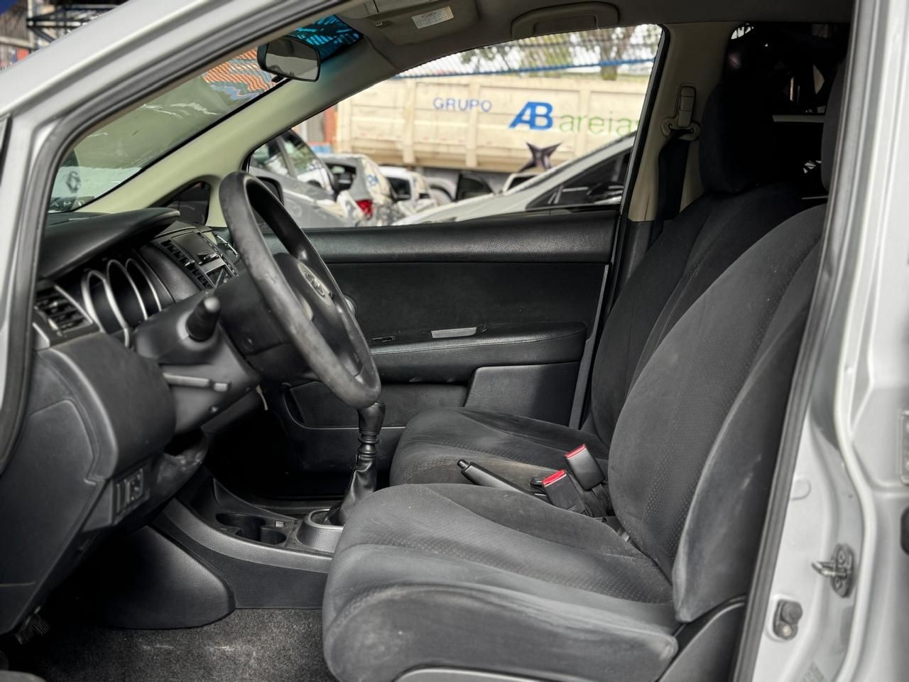 NISSAN TIIDA