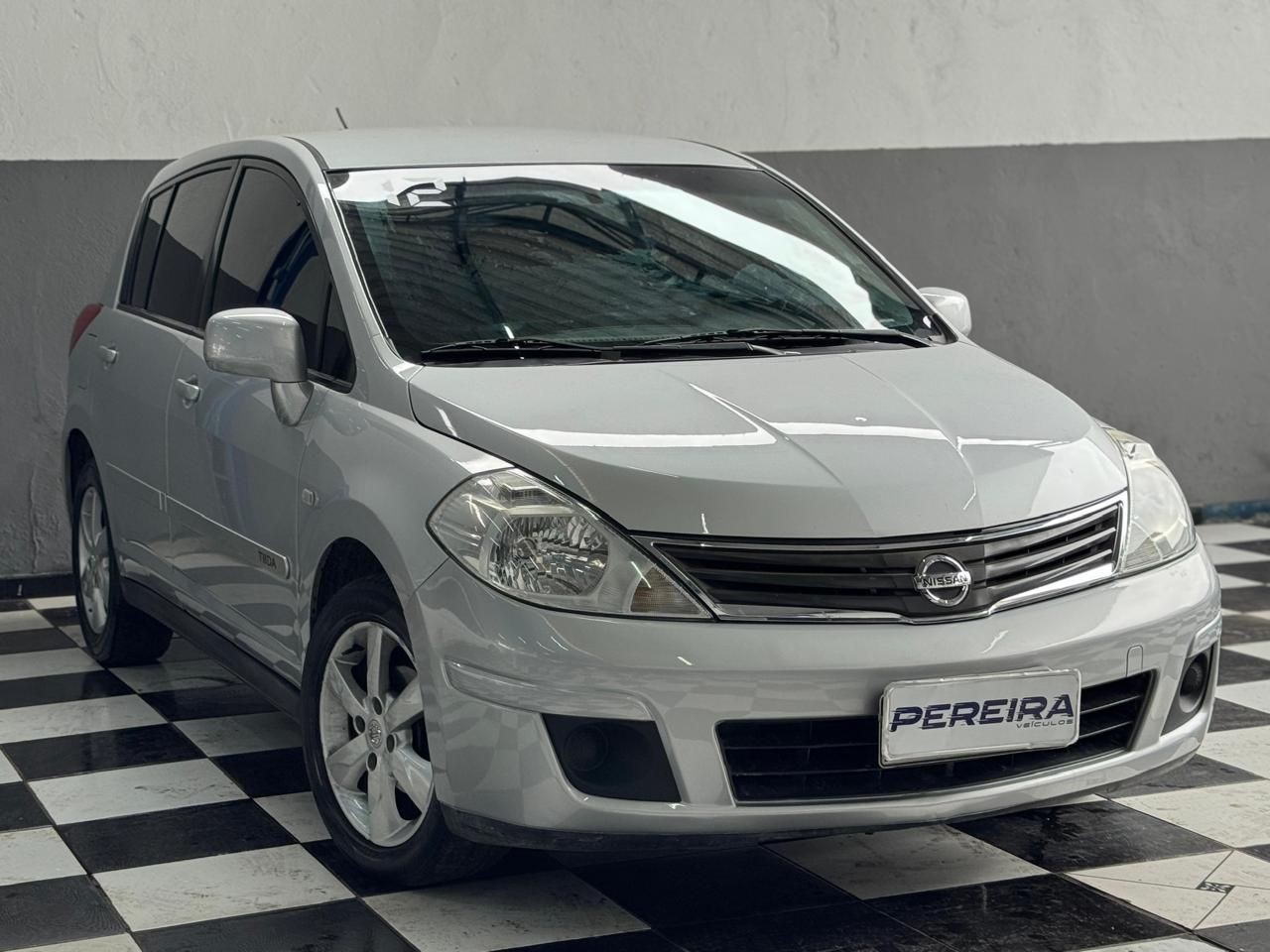 NISSAN TIIDA