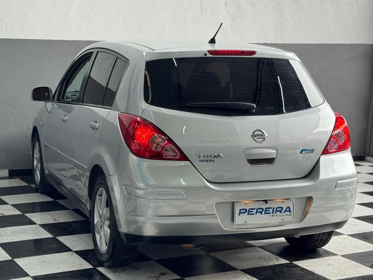 NISSAN TIIDA