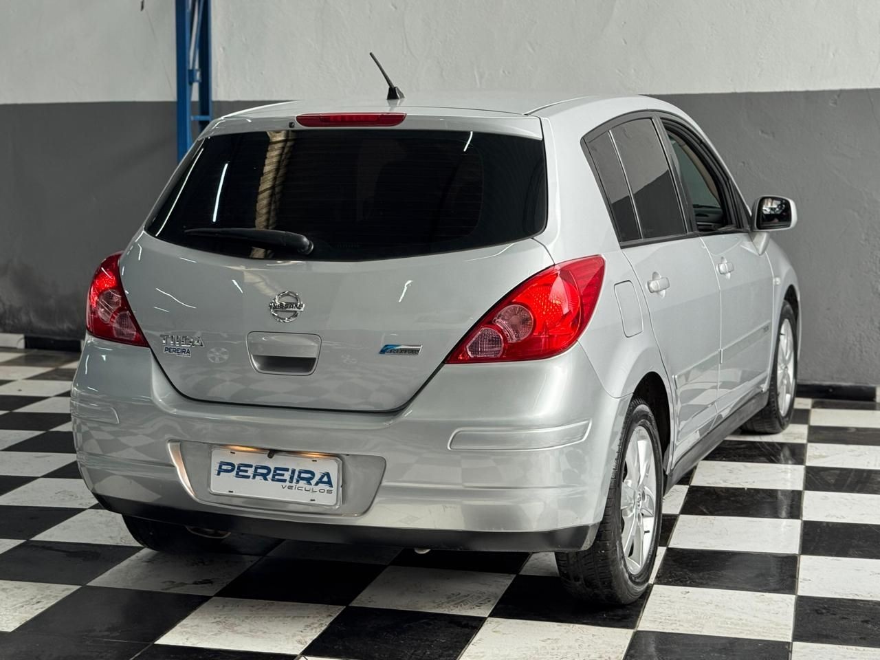 NISSAN TIIDA