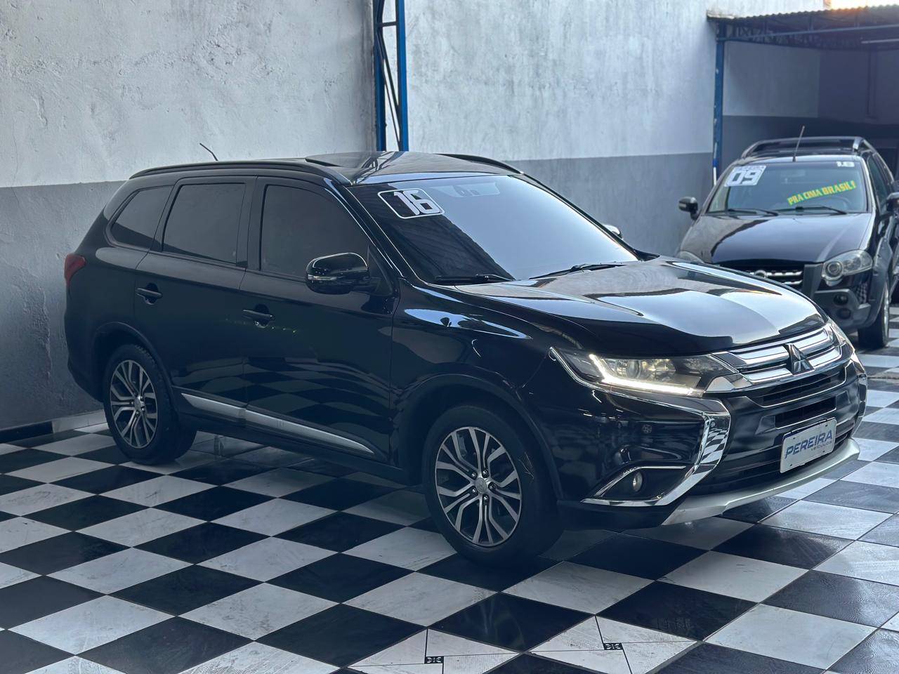 MITSUBISHI OUTLANDER