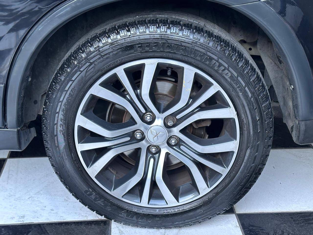 MITSUBISHI OUTLANDER