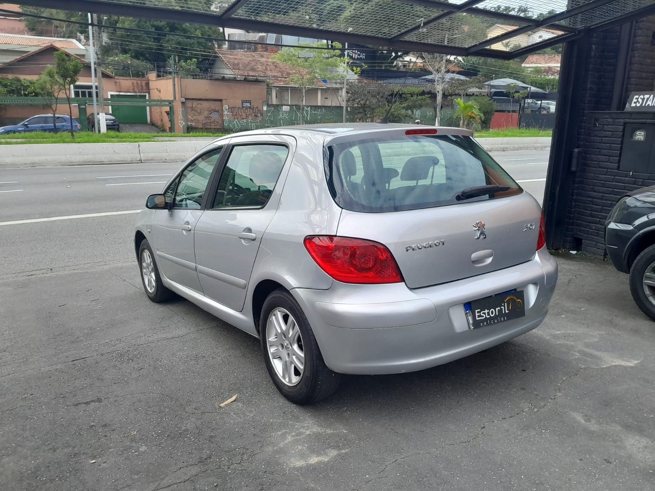 Car Image 10