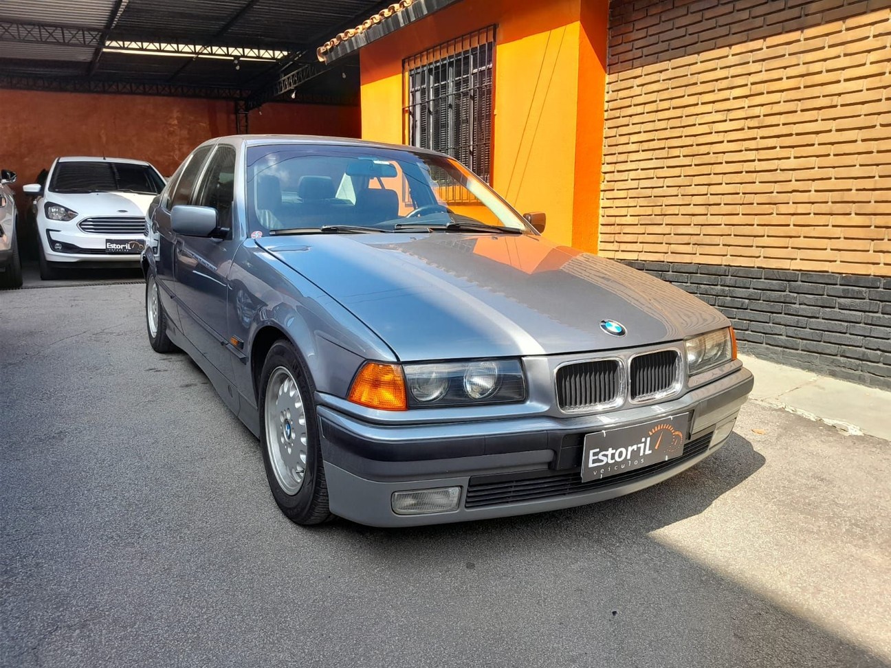 BMW 325i