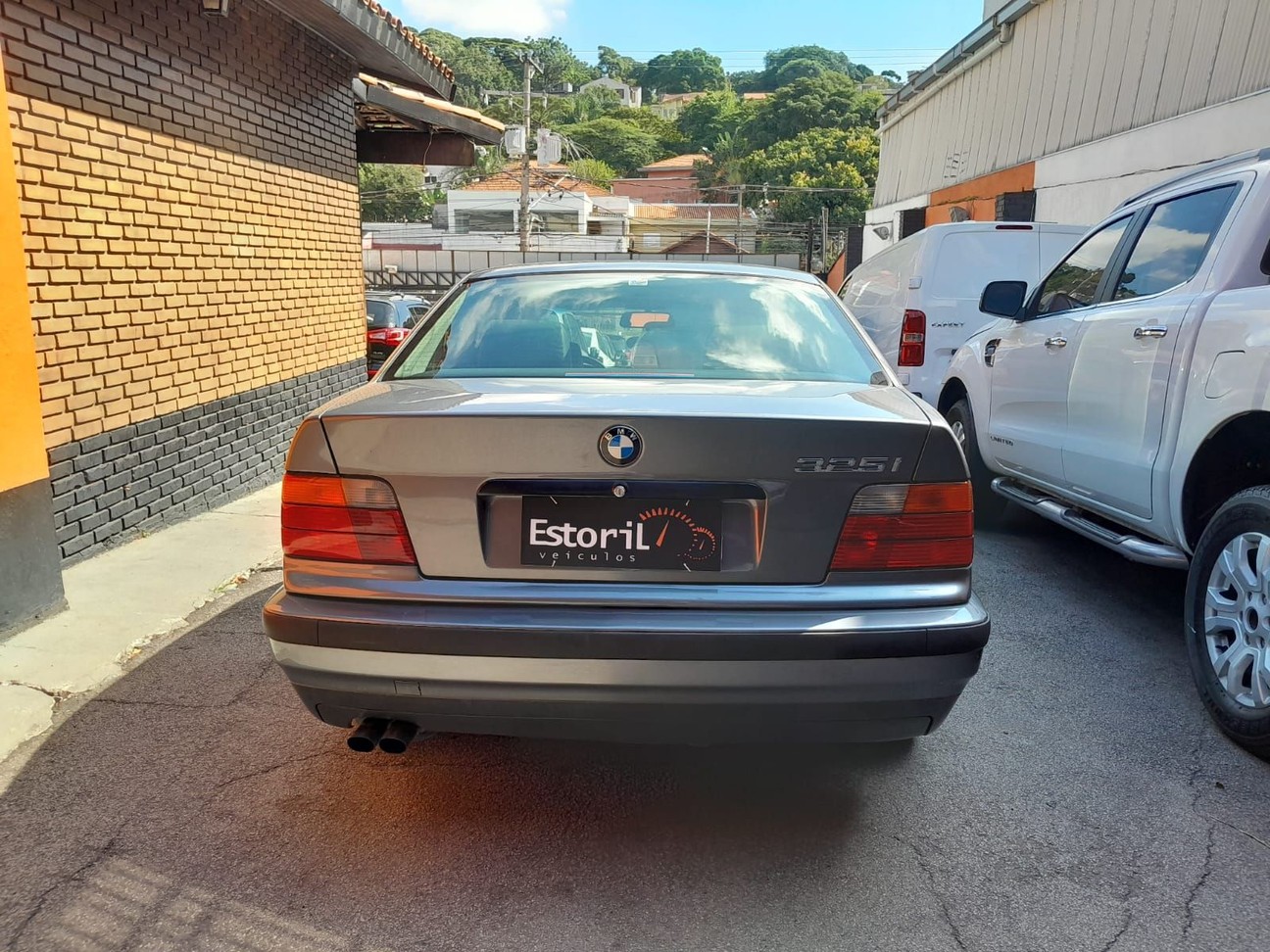 BMW 325i