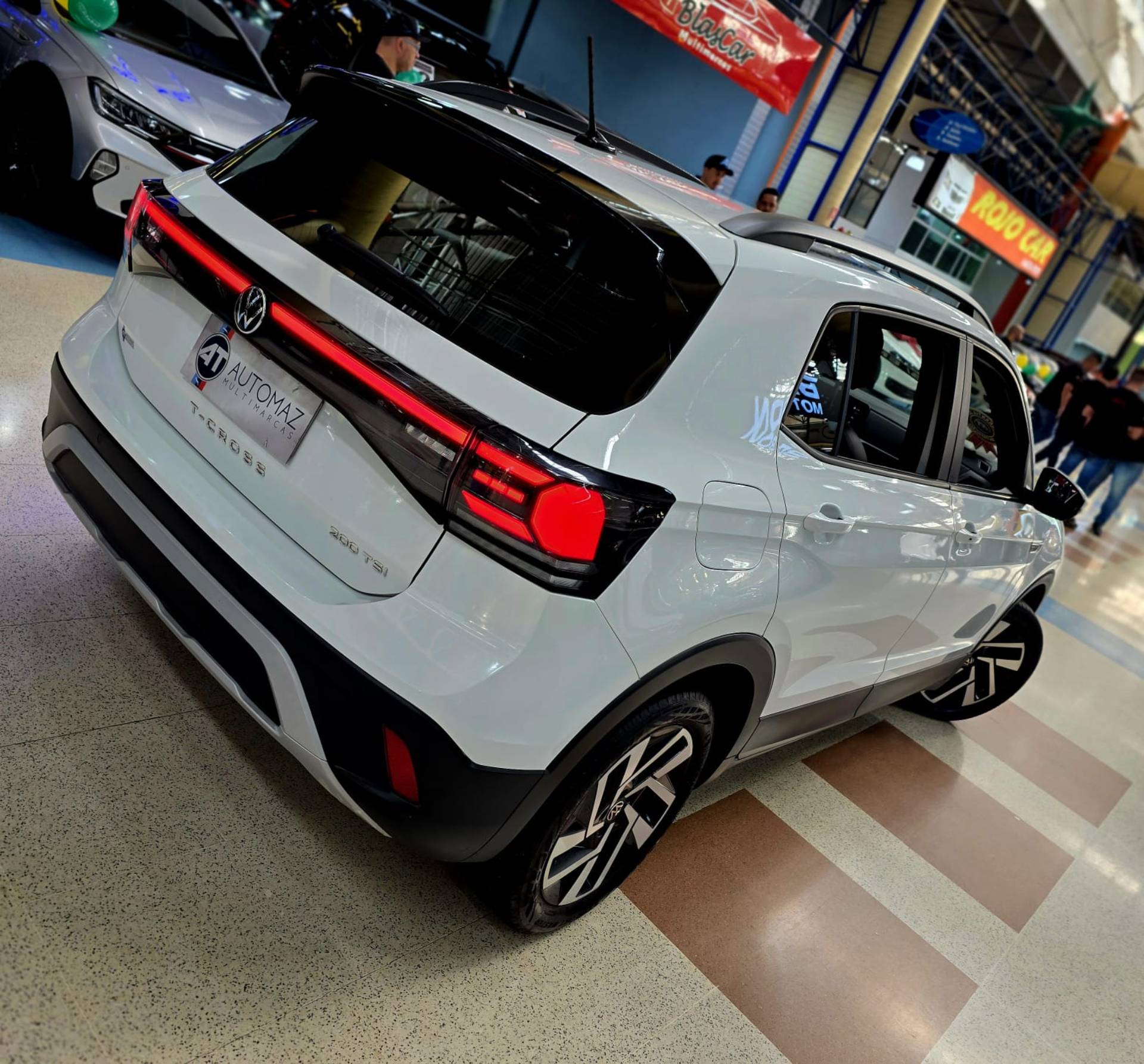 VOLKSWAGEN T-CROSS