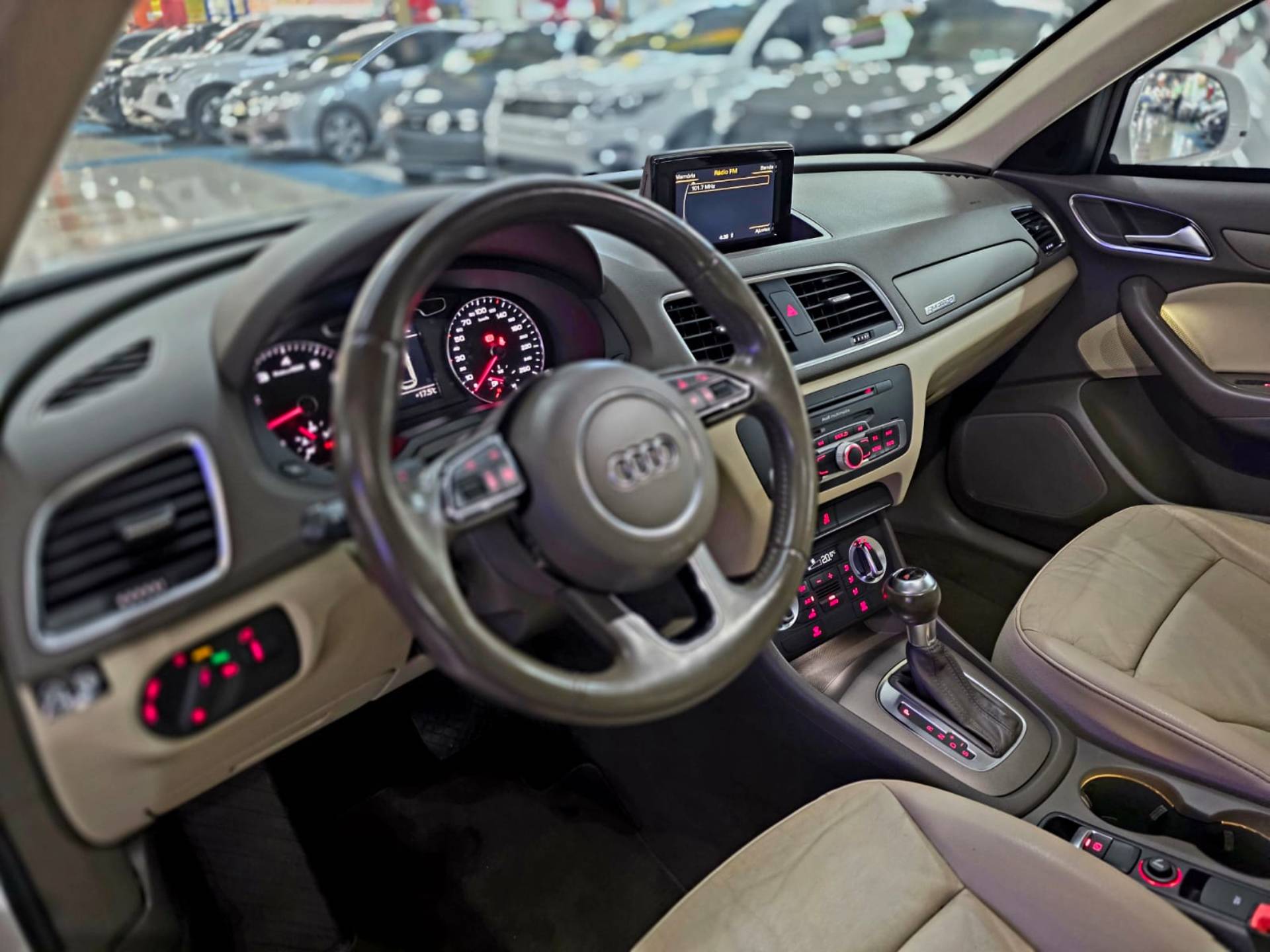 AUDI Q3