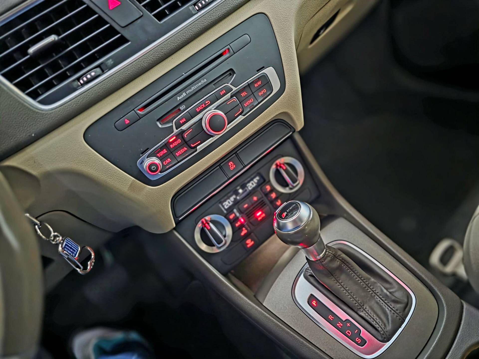 AUDI Q3