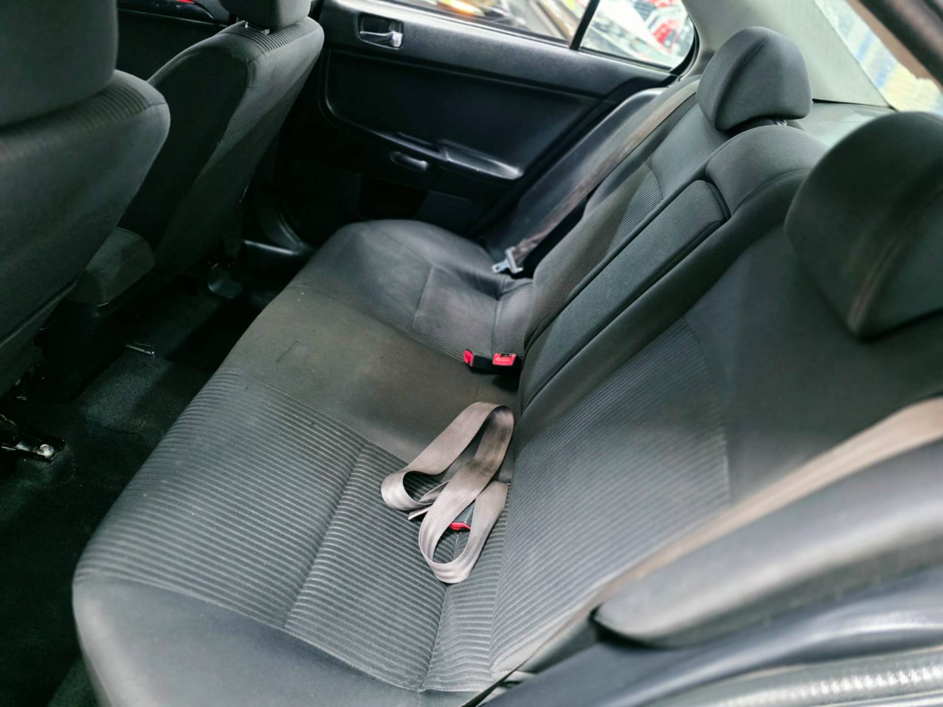 MITSUBISHI LANCER