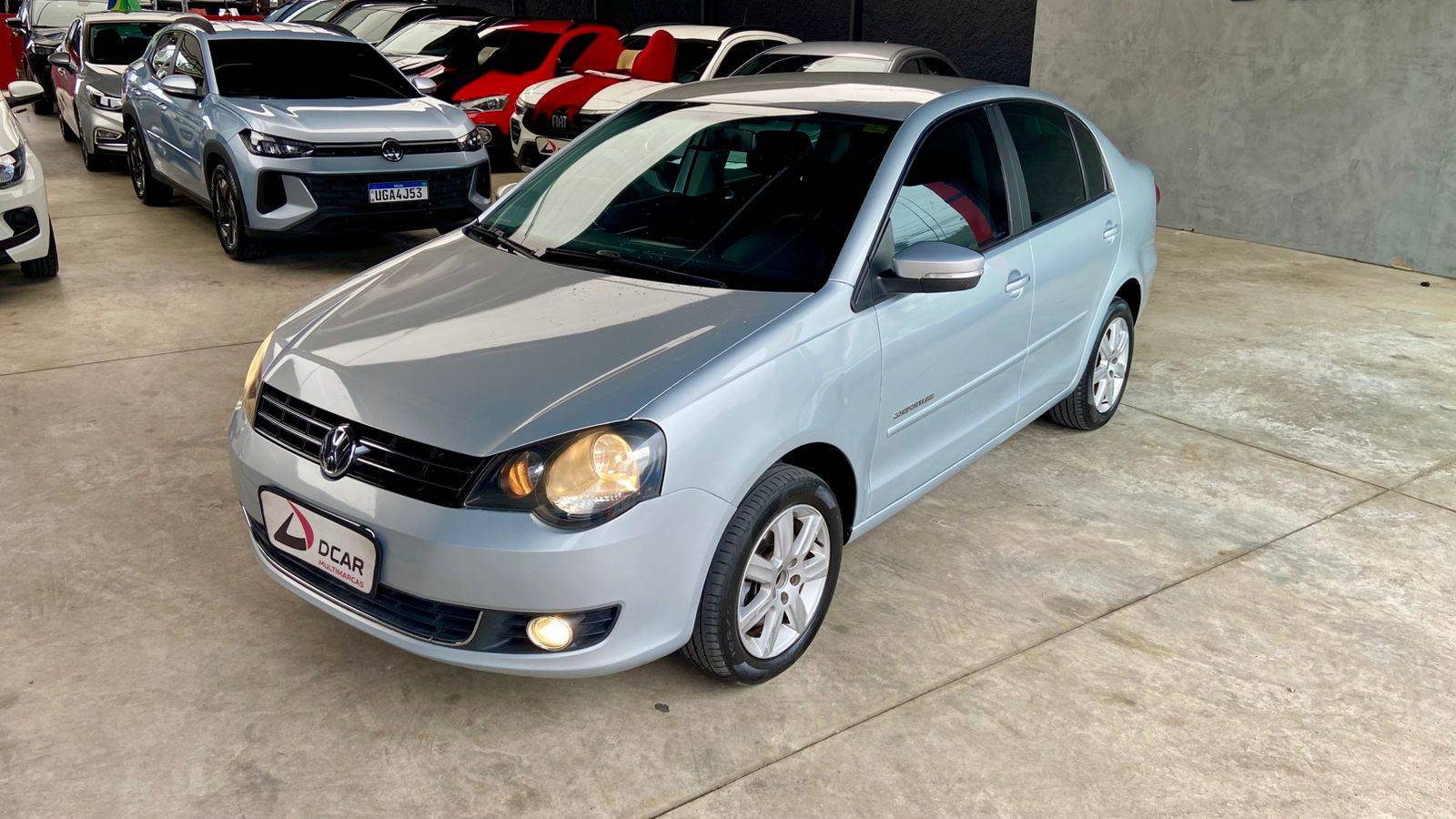 VOLKSWAGEN POLO SEDAN