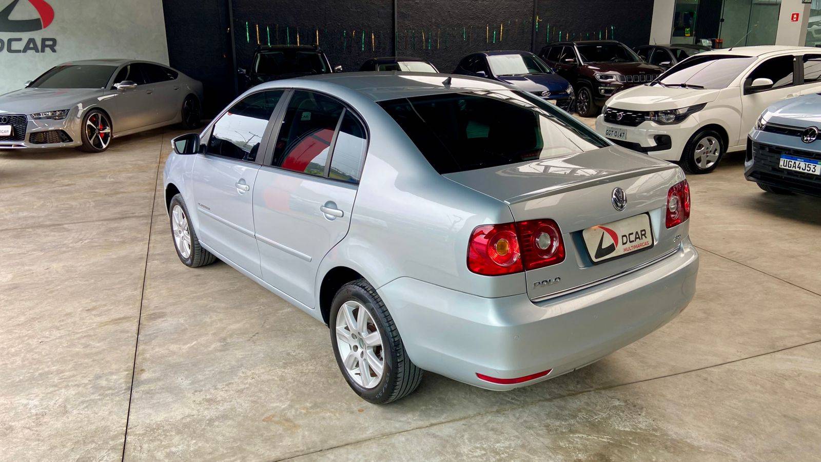 VOLKSWAGEN POLO SEDAN