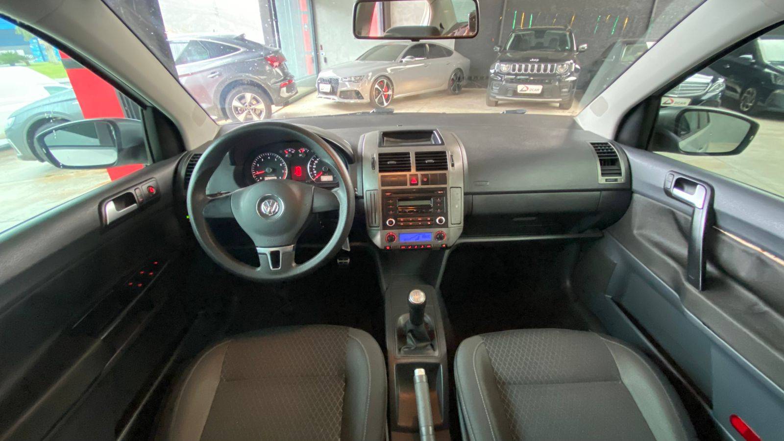 VOLKSWAGEN POLO SEDAN