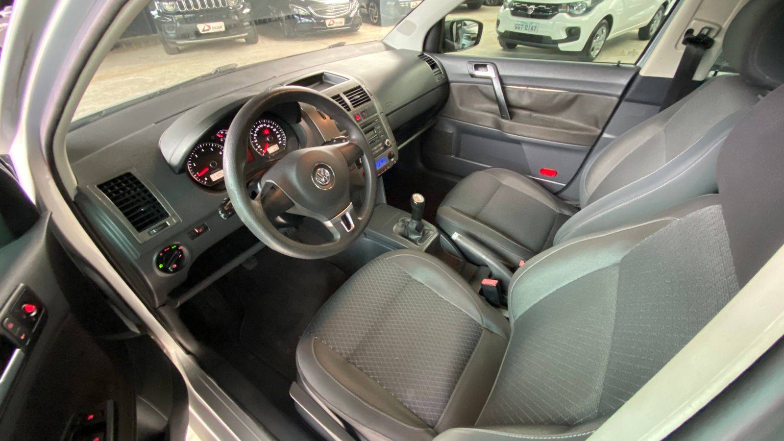 VOLKSWAGEN POLO SEDAN
