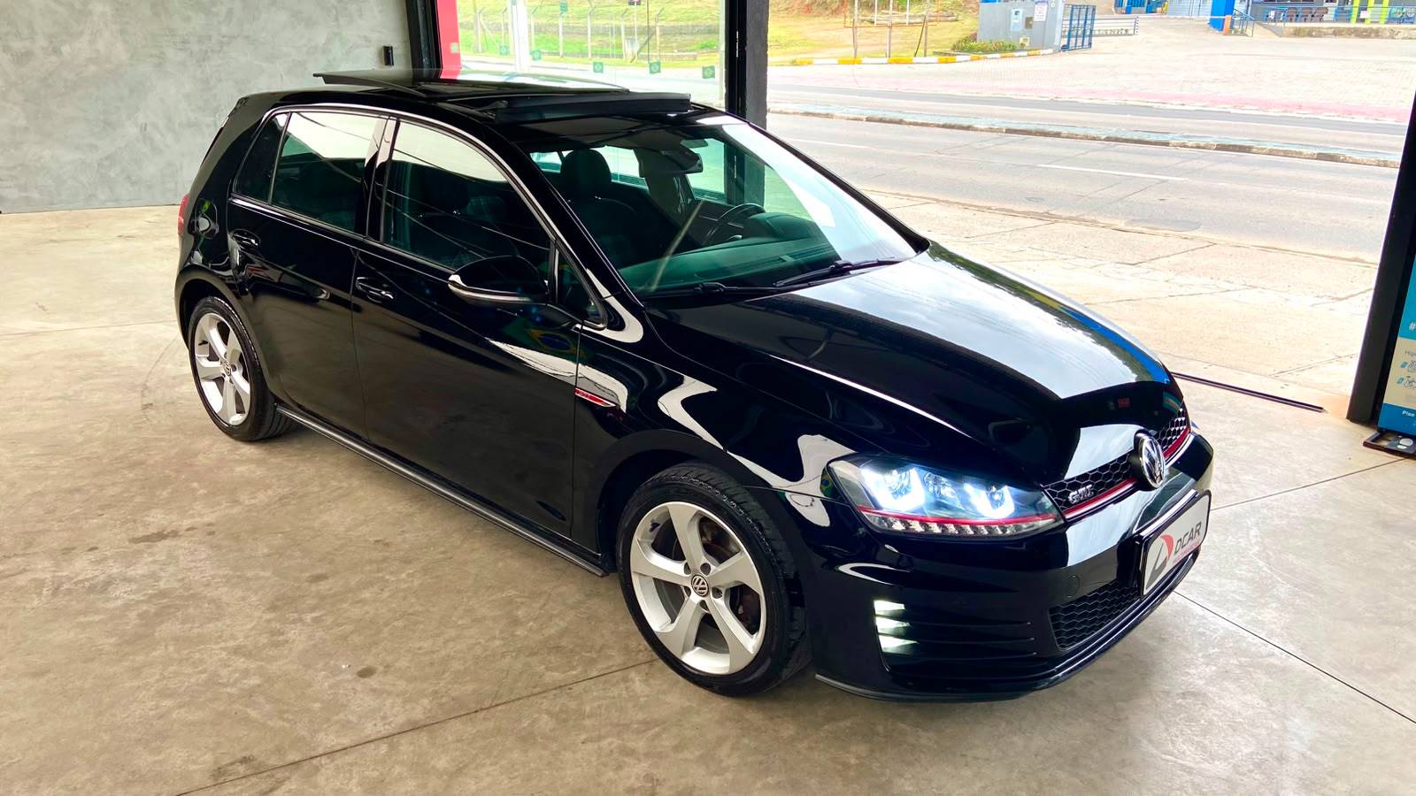 VOLKSWAGEN GOLF