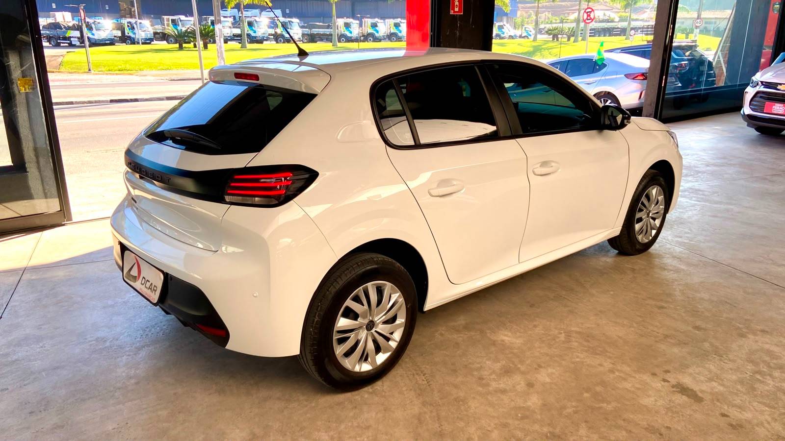 PEUGEOT 208