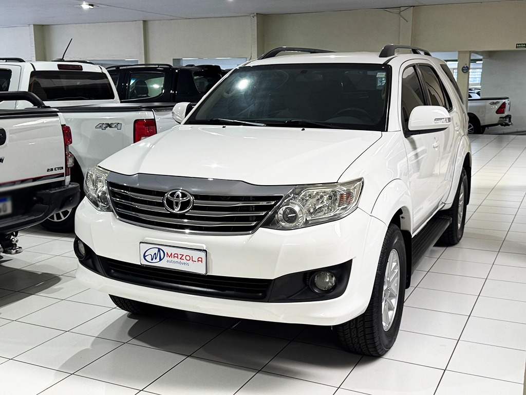 TOYOTA HILUX SW4