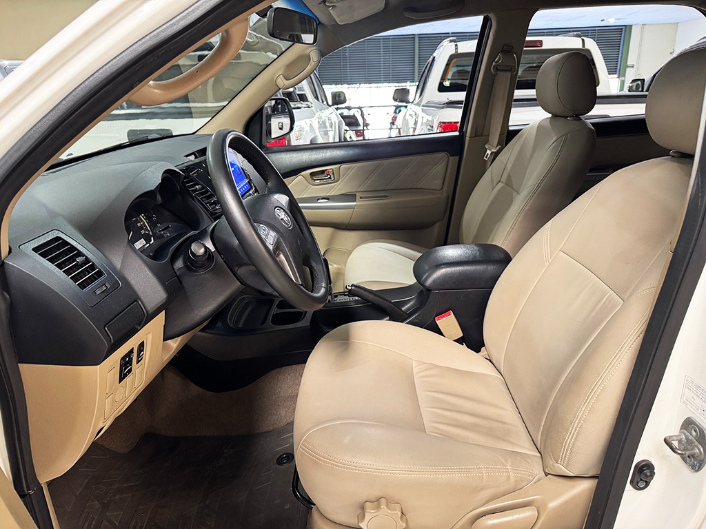 TOYOTA HILUX SW4