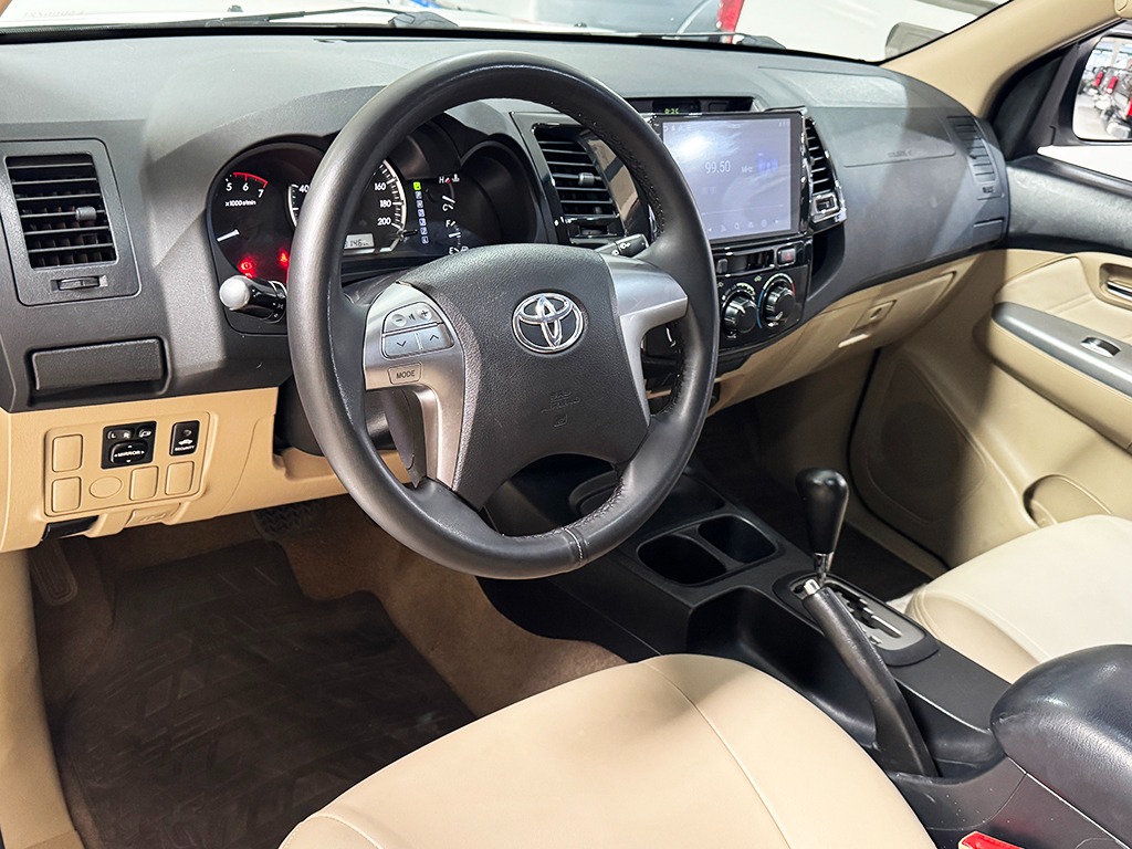 TOYOTA HILUX SW4