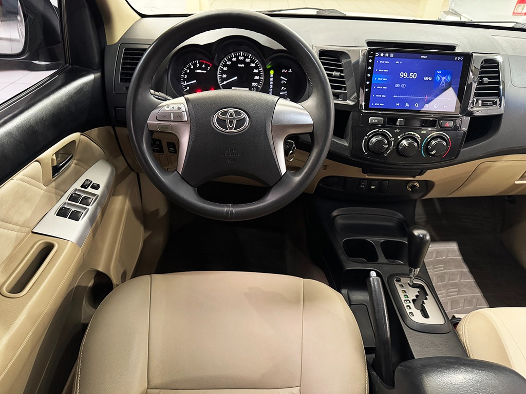 TOYOTA HILUX SW4