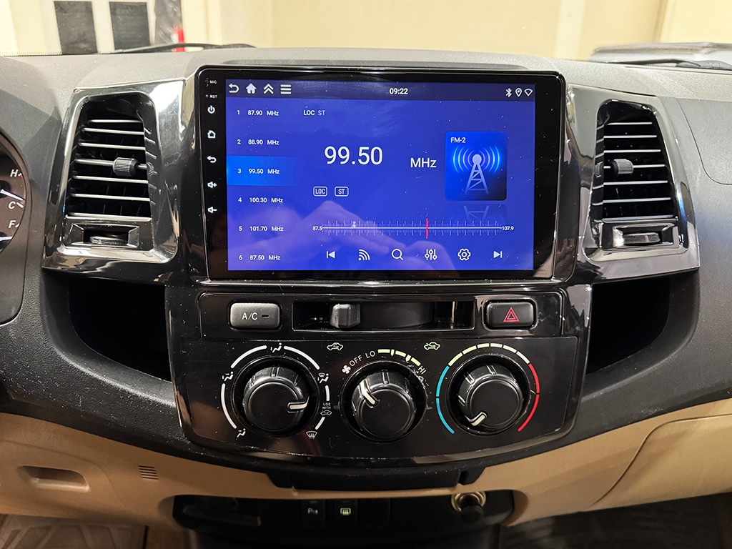 TOYOTA HILUX SW4