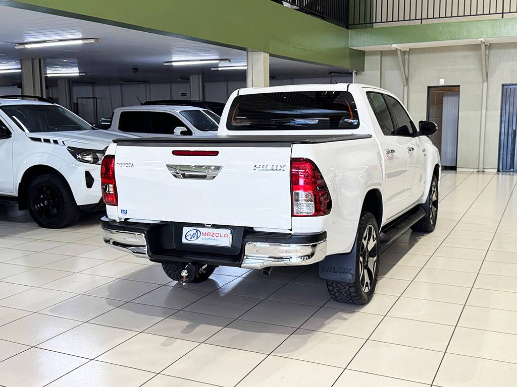 TOYOTA HILUX