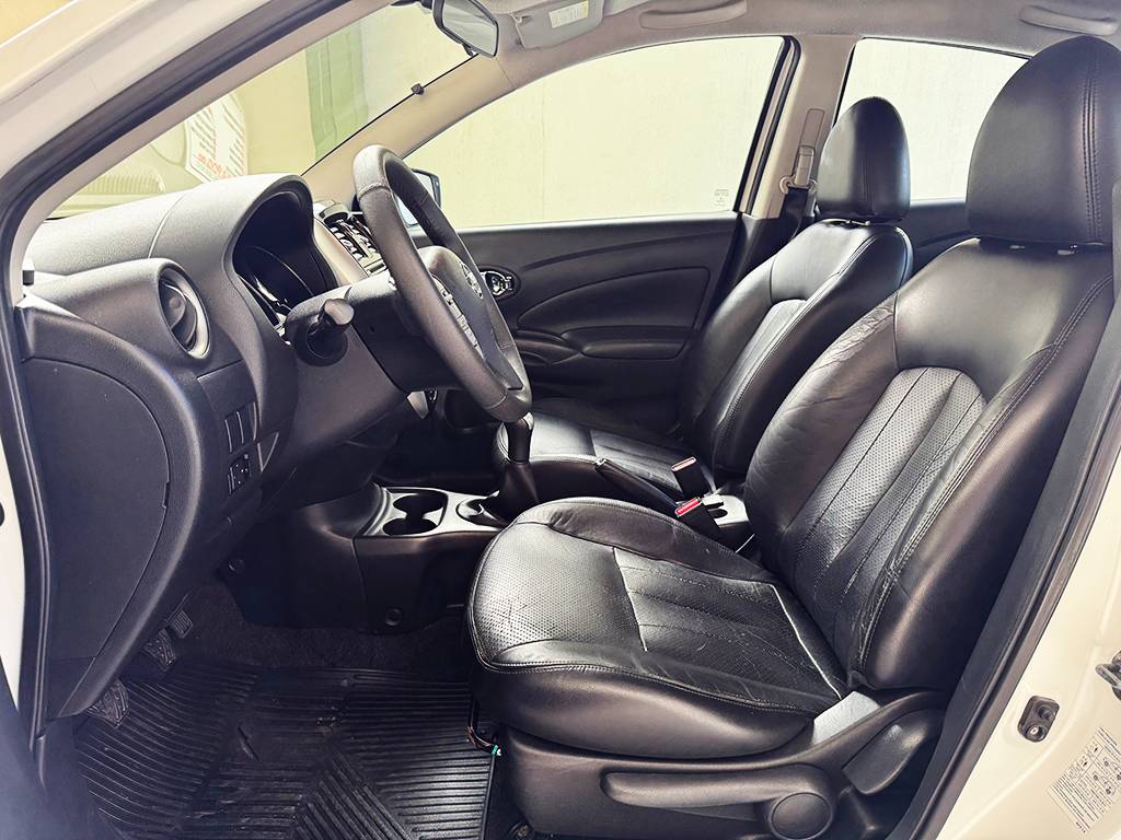 NISSAN VERSA