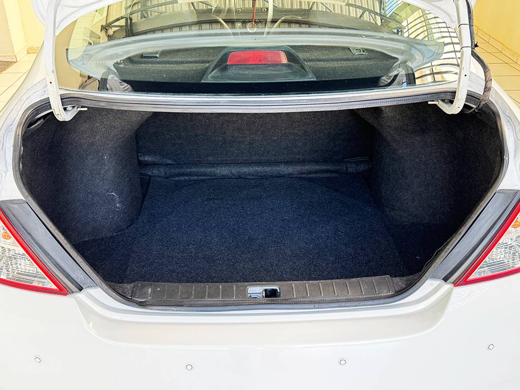 NISSAN VERSA