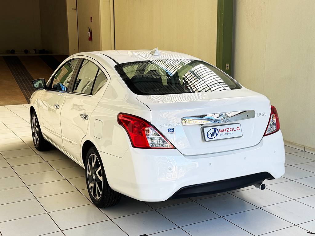 NISSAN VERSA