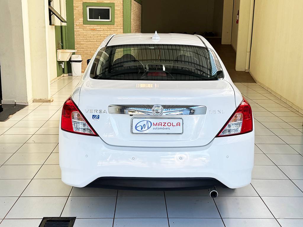 NISSAN VERSA