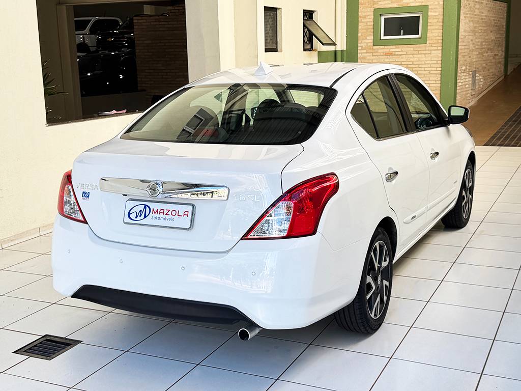 NISSAN VERSA