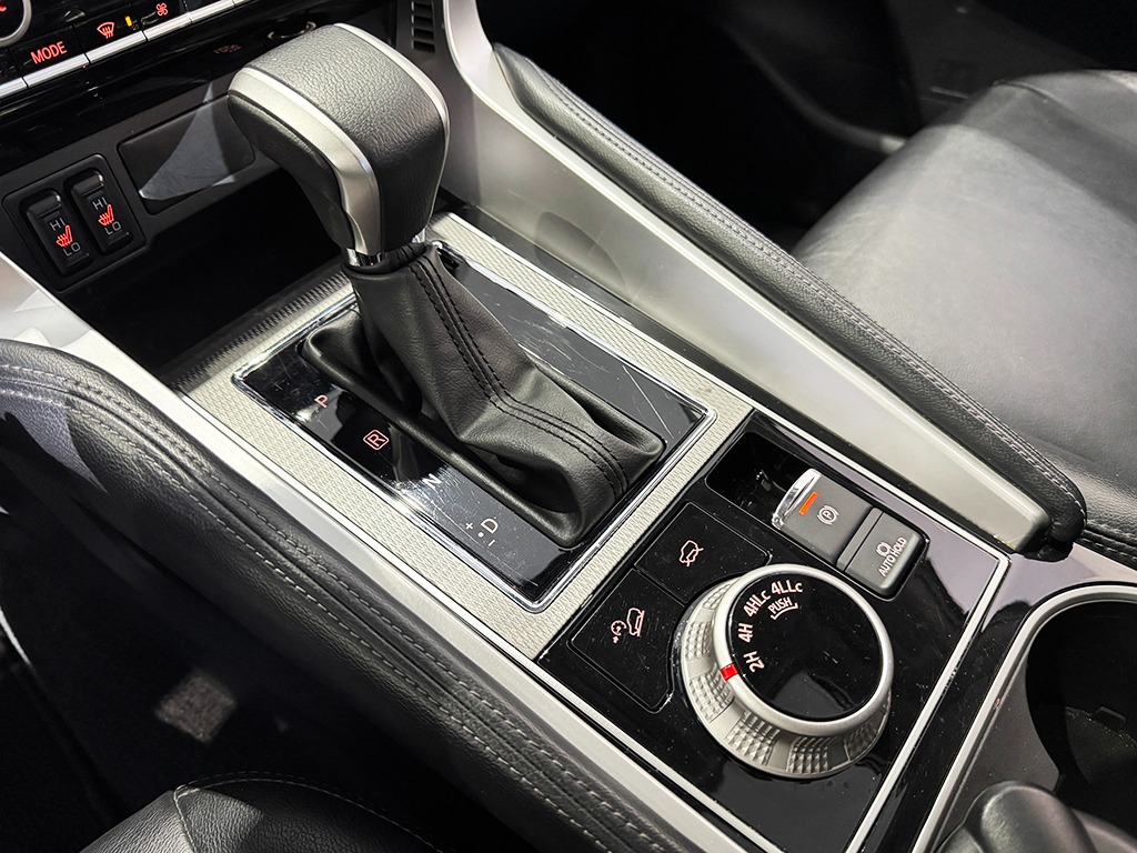 MITSUBISHI PAJERO SPORT