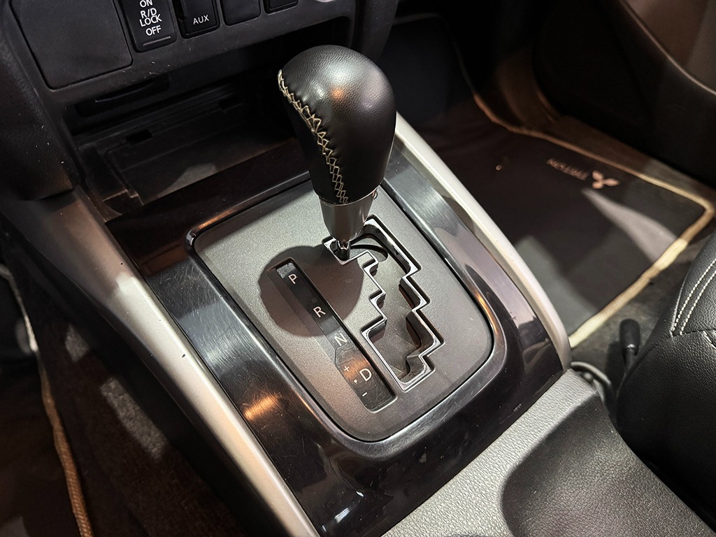 MITSUBISHI L200 TRITON
