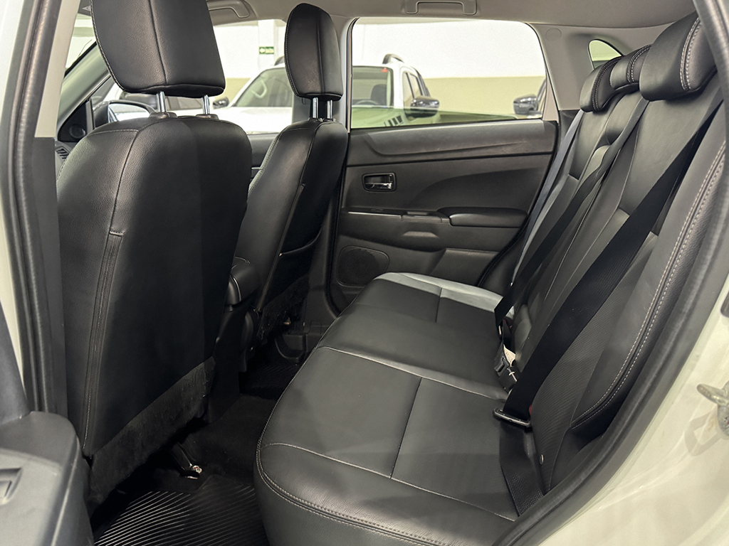 MITSUBISHI OUTLANDER SPORT