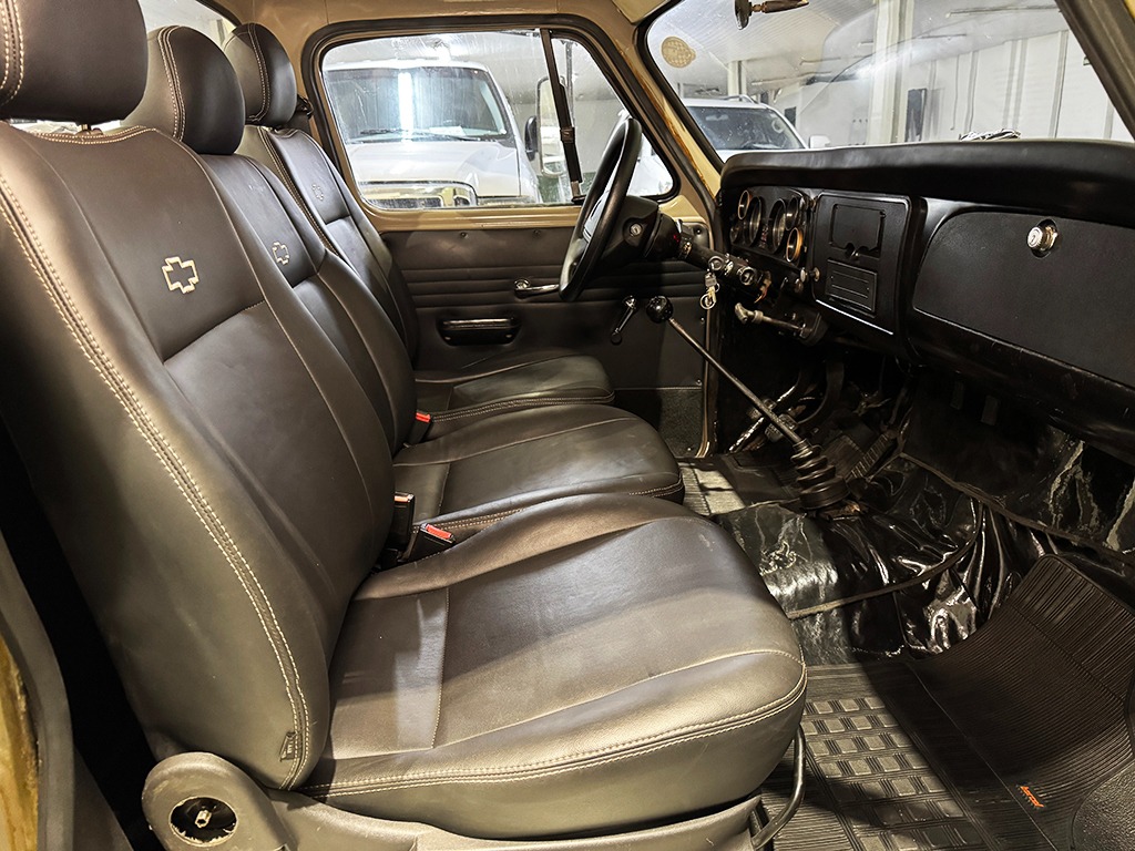 CHEVROLET D10