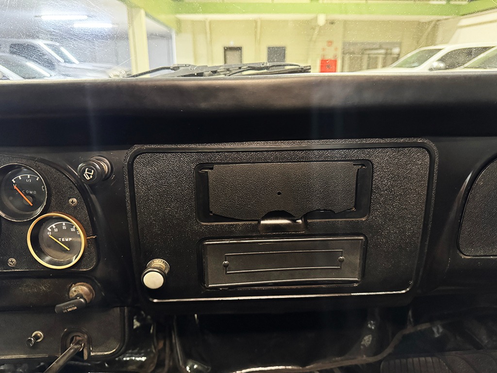 CHEVROLET D10