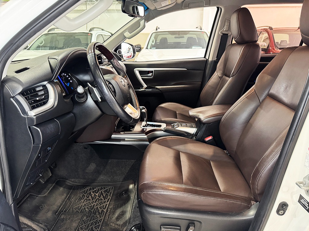 TOYOTA HILUX SW4
