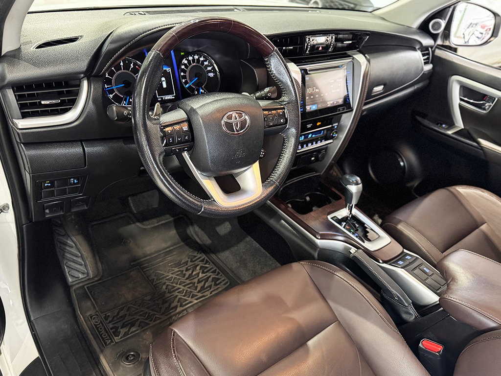 TOYOTA HILUX SW4