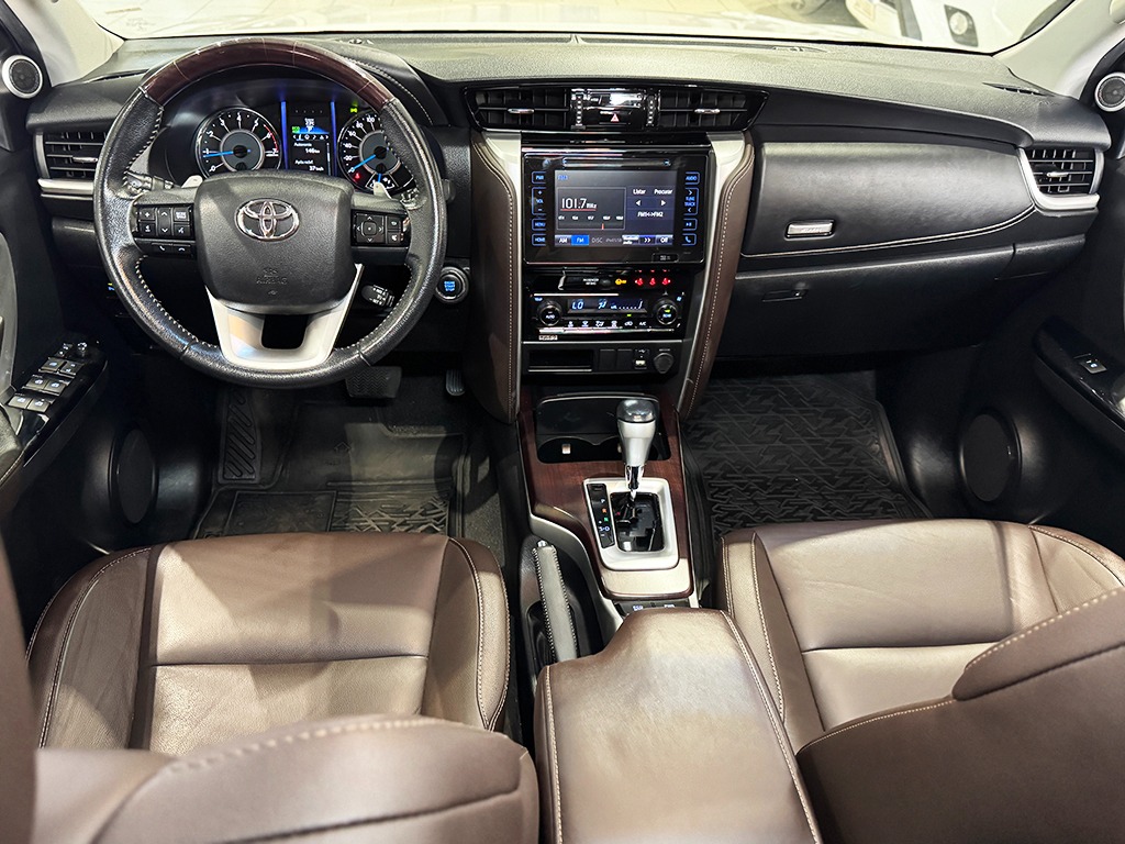 TOYOTA HILUX SW4