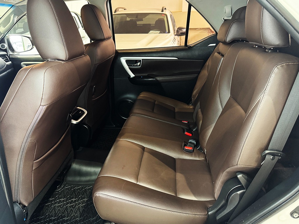TOYOTA HILUX SW4