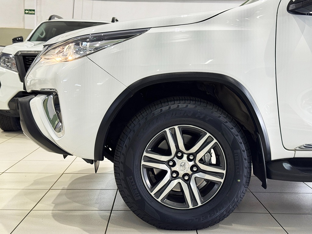 TOYOTA HILUX SW4