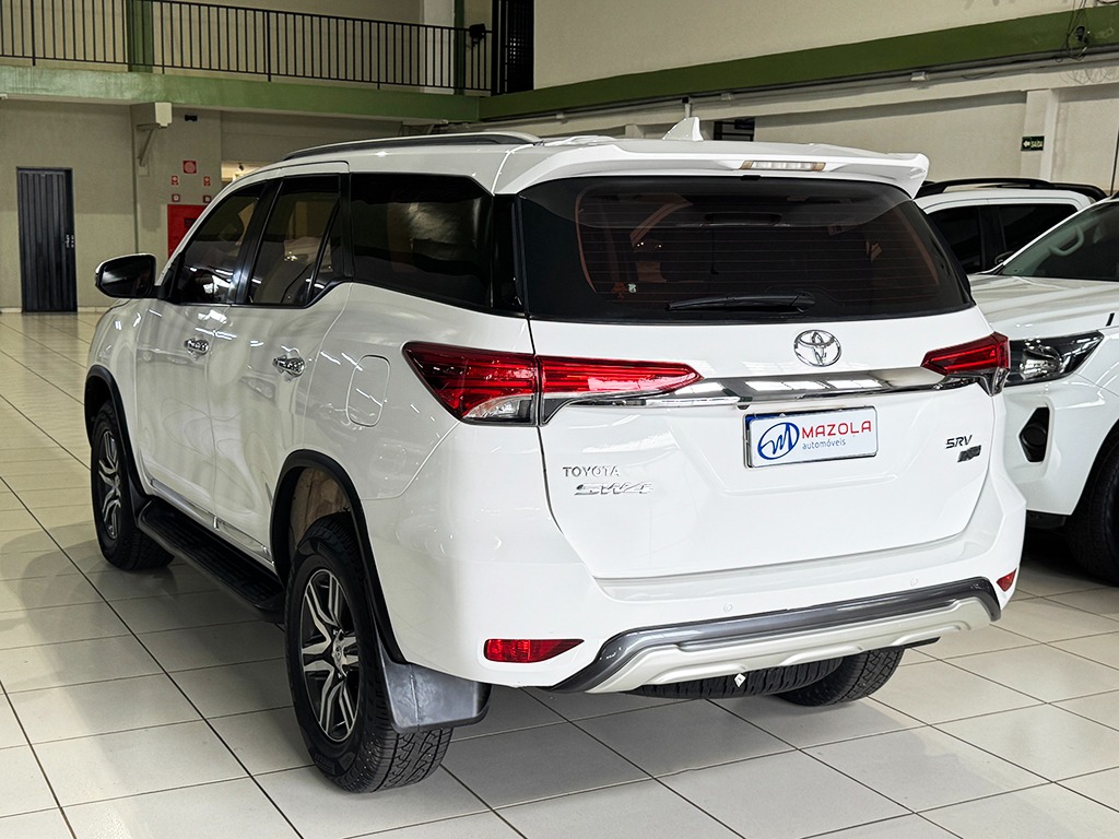 TOYOTA HILUX SW4