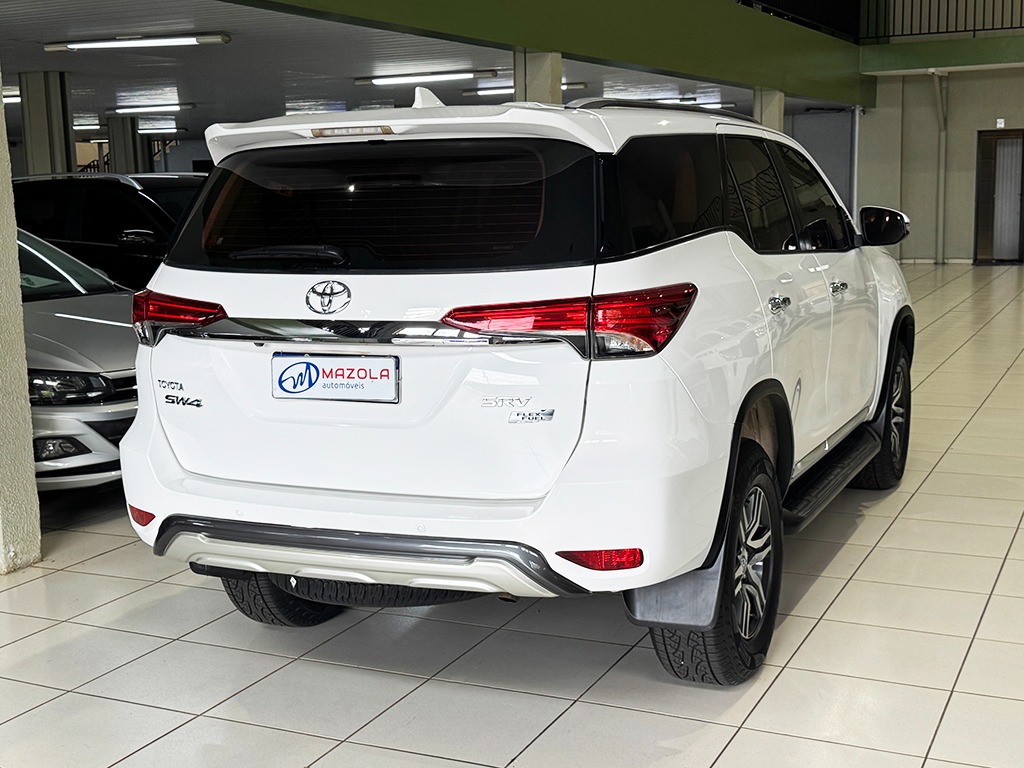 TOYOTA HILUX SW4