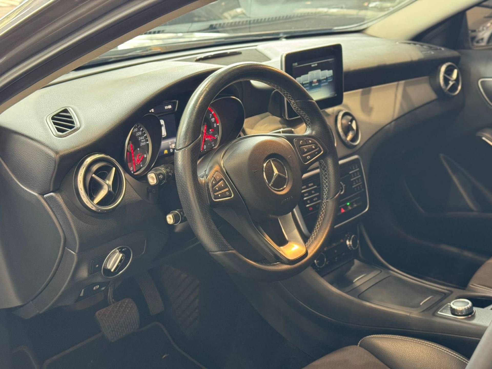 MERCEDES-BENZ GLA 200