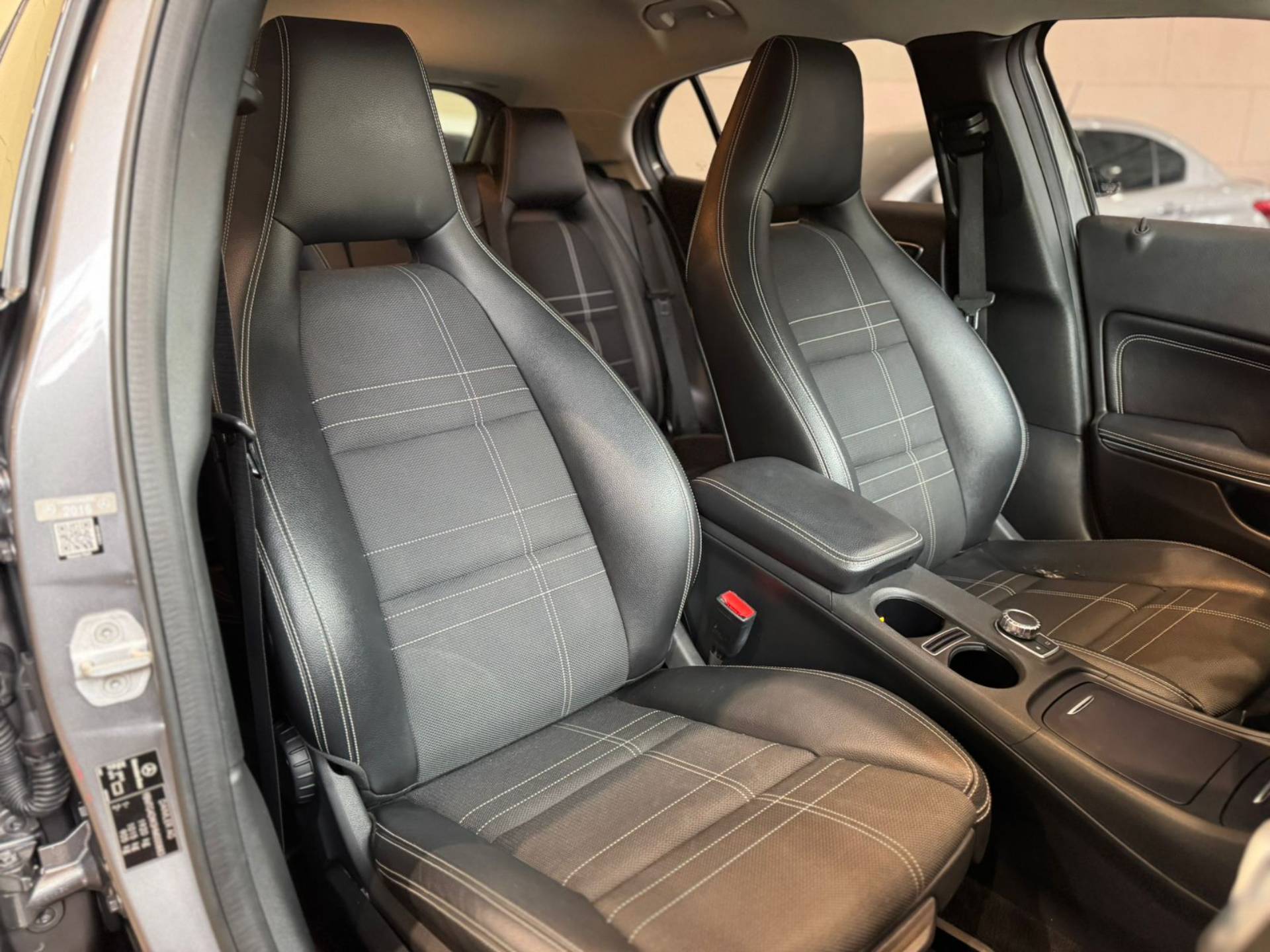 MERCEDES-BENZ GLA 200