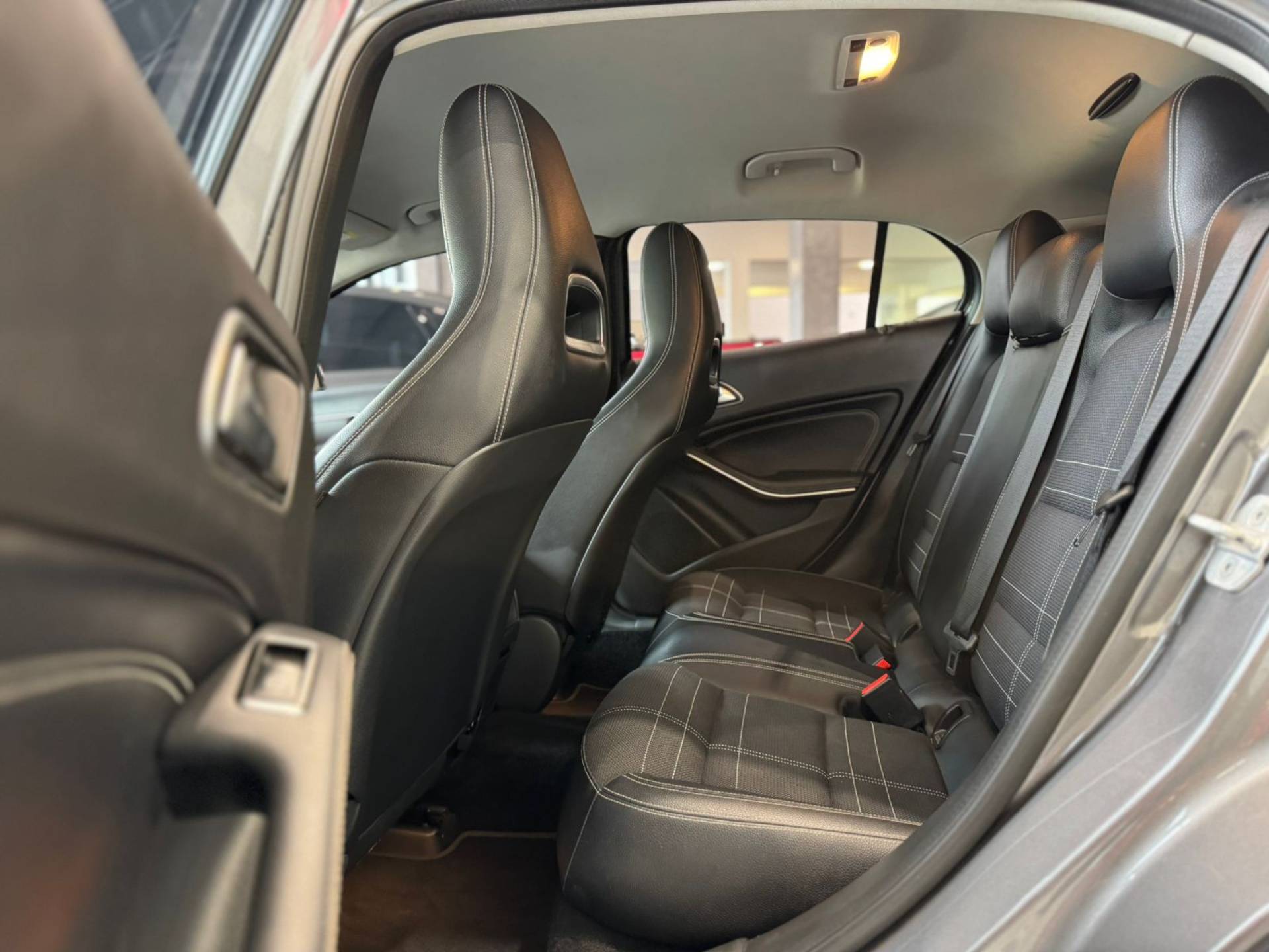 MERCEDES-BENZ GLA 200
